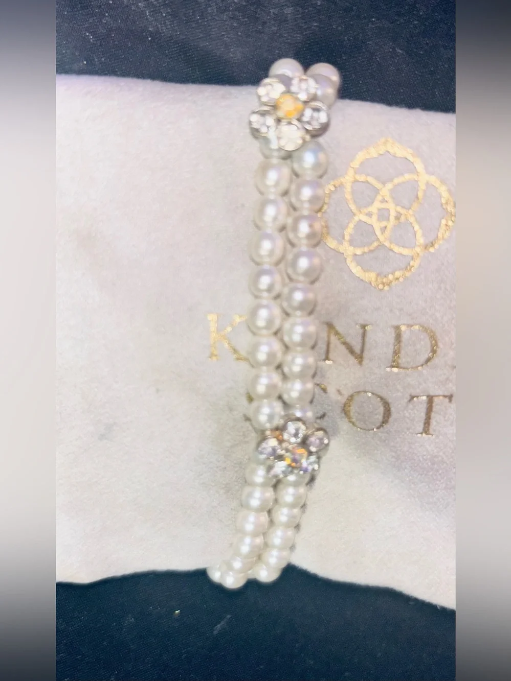 Vintage pearl stretch bracelet with flower rhinestone accents